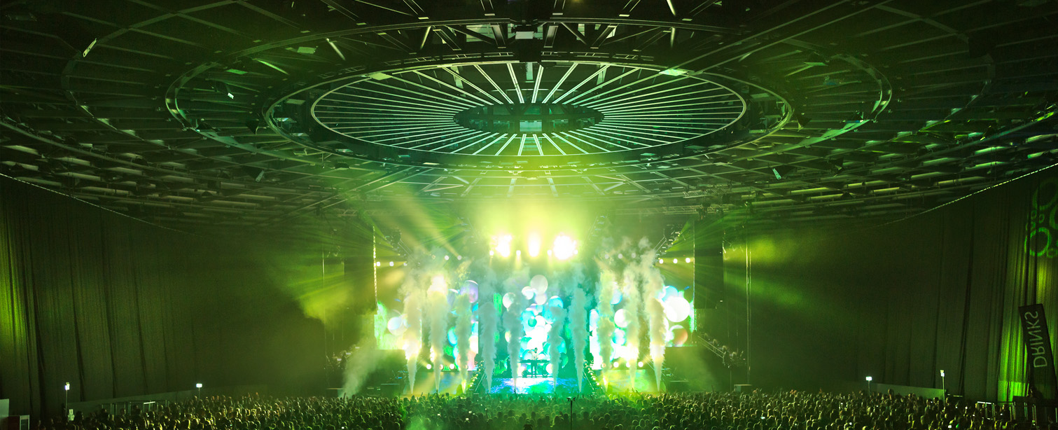 © Florian Kolmer UFO mit Lightshow bei einem Event.