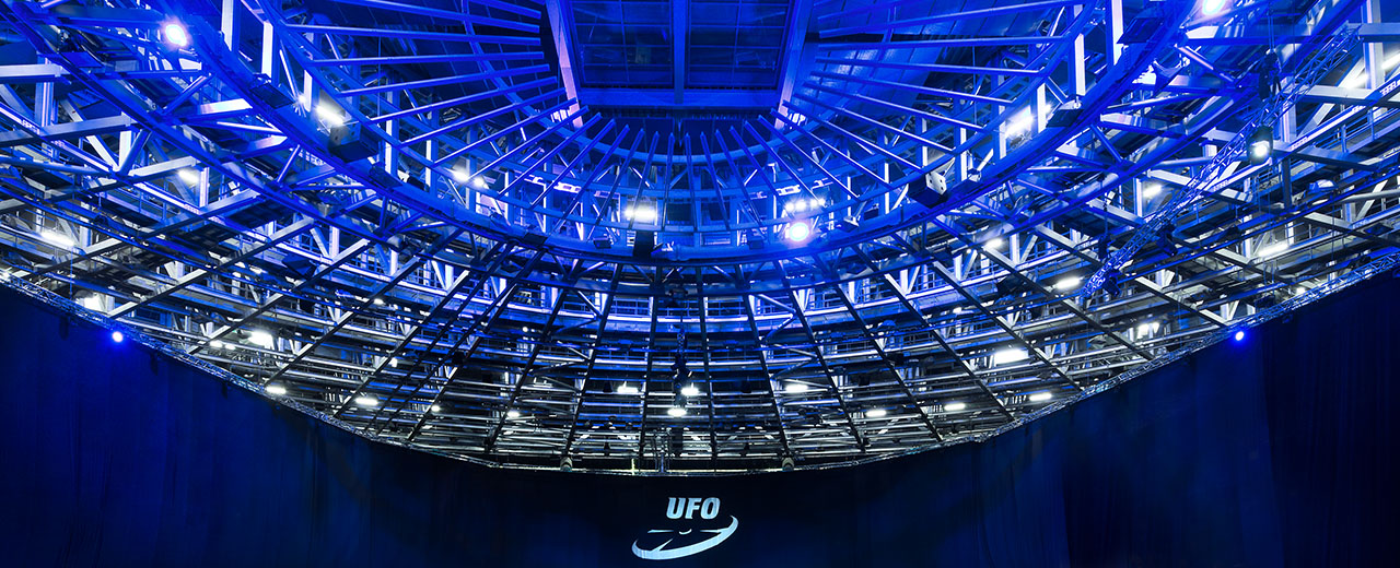 © Sebastian Greuner Blaues UFO-Dach.